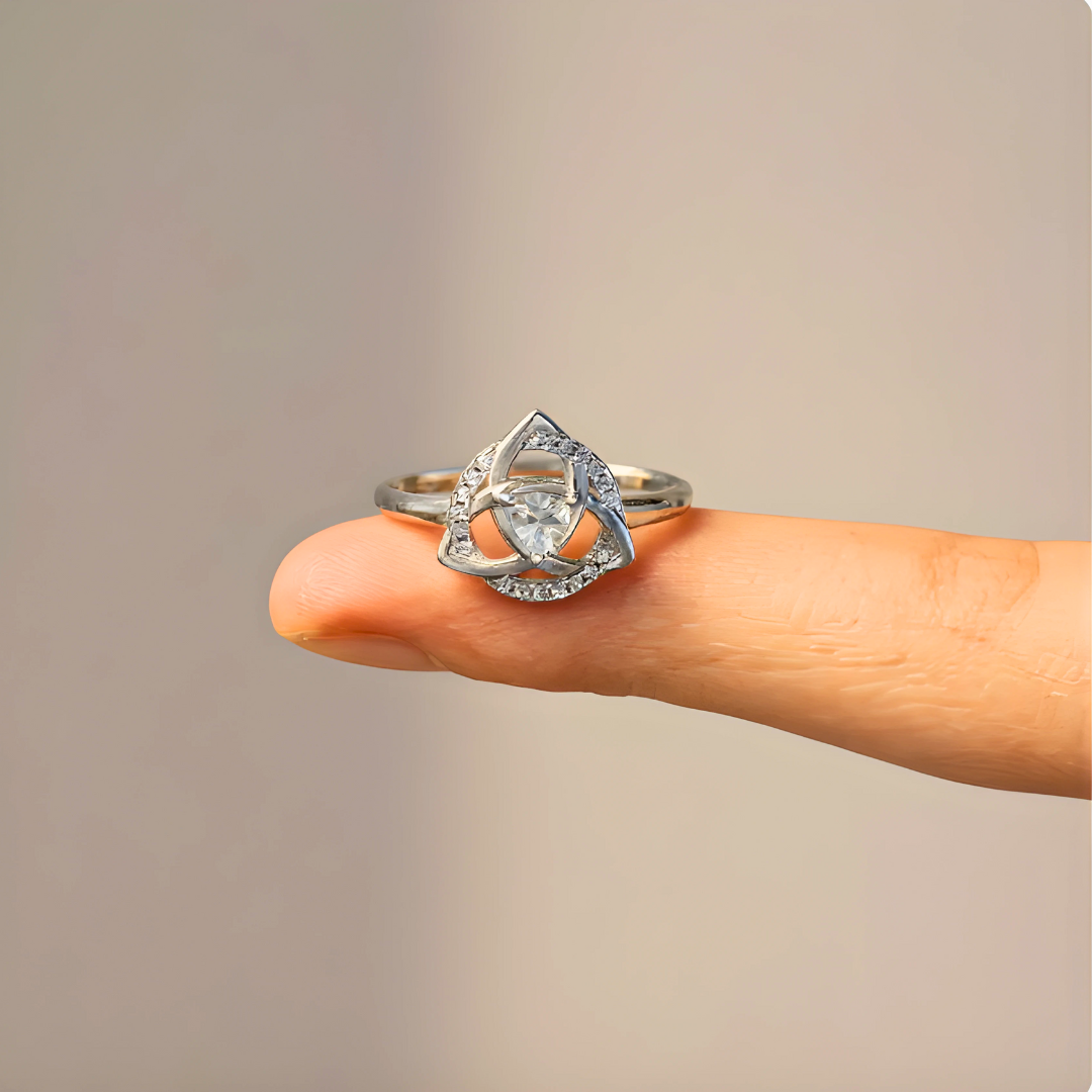 Pierścień z guzikiem