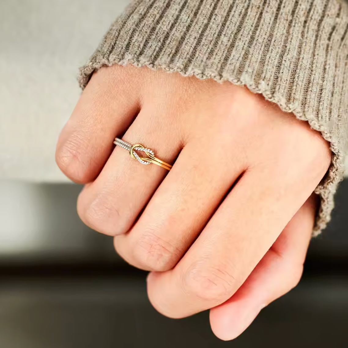 Pierścionek Węzeł Miłości - Symbol Miłości i Zobowiązania