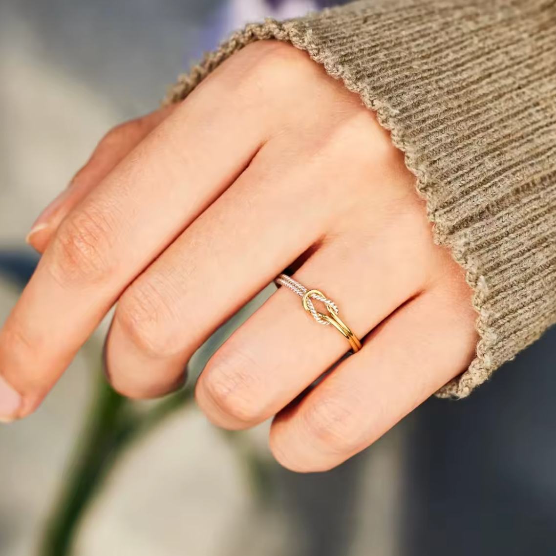 Pierścionek Węzeł Miłości - Symbol Miłości i Zobowiązania