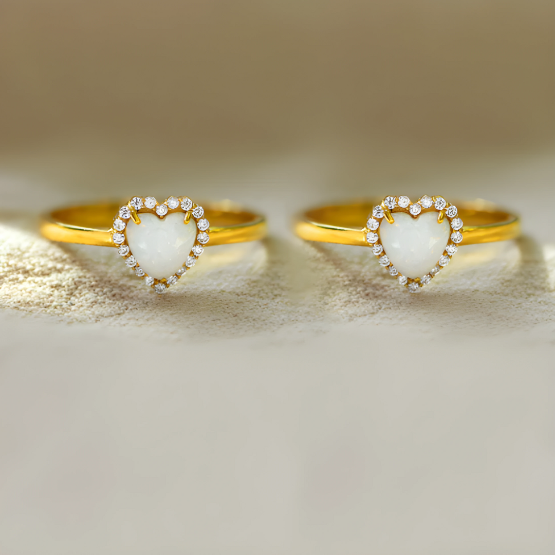 Pierścionek z opalem w kształcie serca