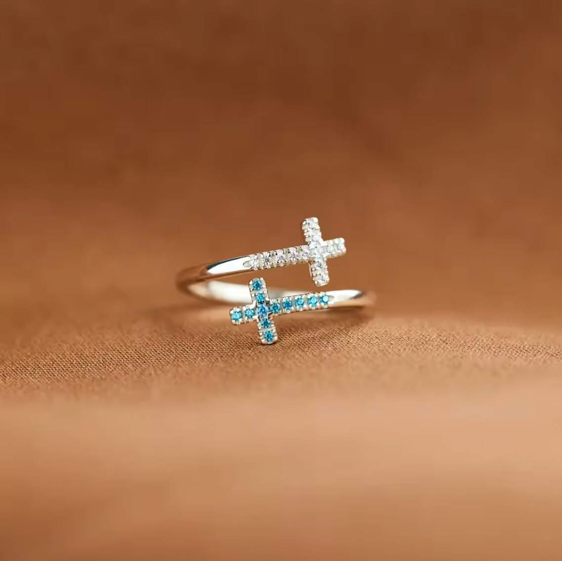 Pierścień z Napisem 'Bóg Ma Kontrolę'