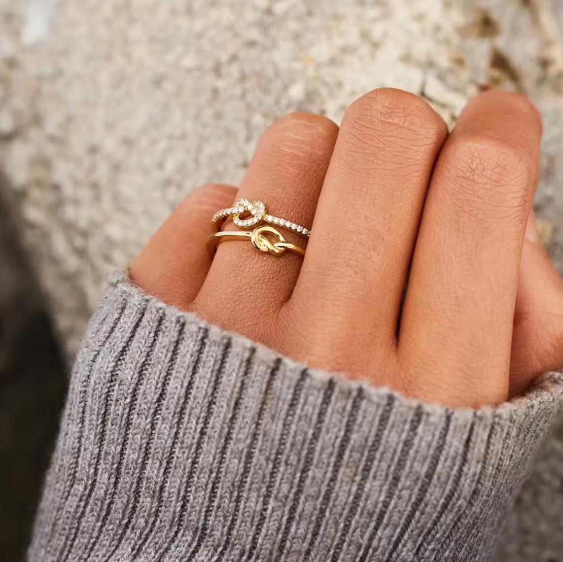 Pierścień Miłości - Symbol Przeplatania i Zaangażowania